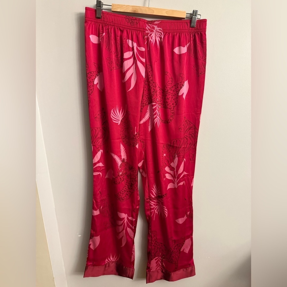 Breezies Satin Animal-Print Lounge Pants – Small ✨